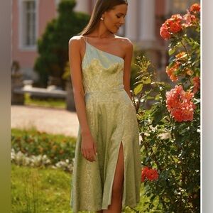 Brigette dress Alamour the Label light green one shoulder size Xs